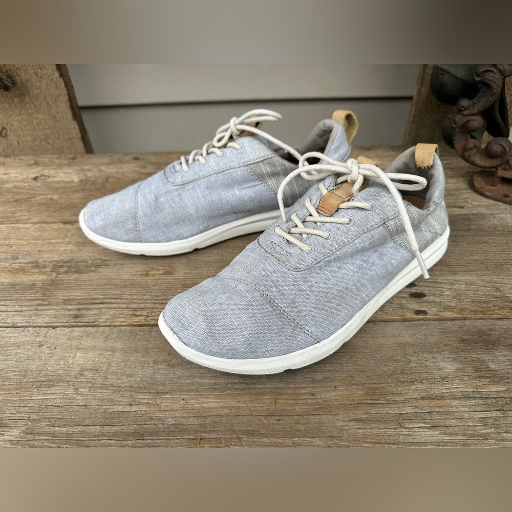 Ladies 9 Toms Lace Up Shoes Sneakers